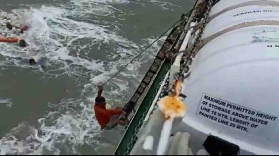 Indian Coast Guard rescues 17 Bangladeshi fishermen from Bay