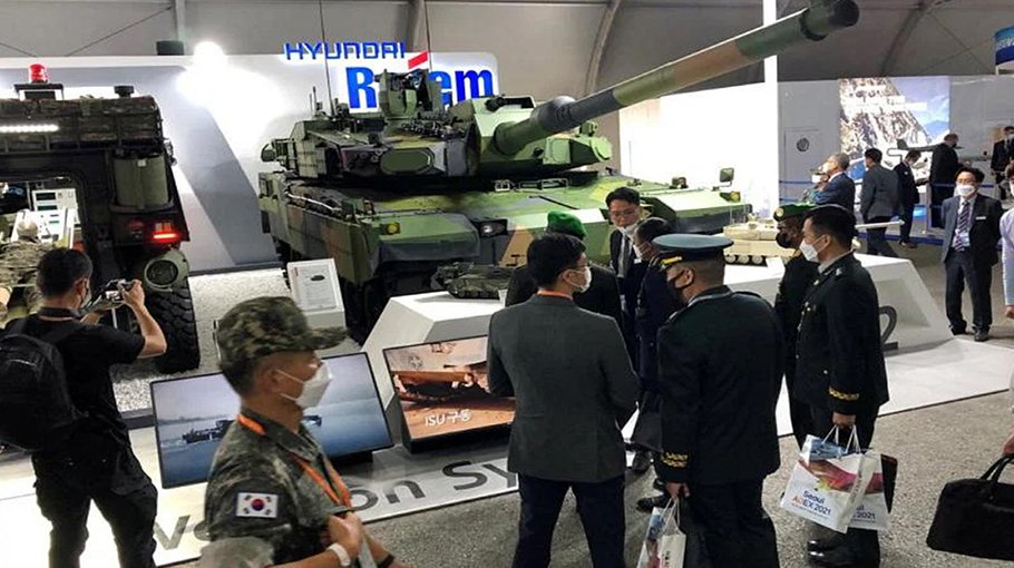 S Korea, Poland sign $8b tank, howitzer contract