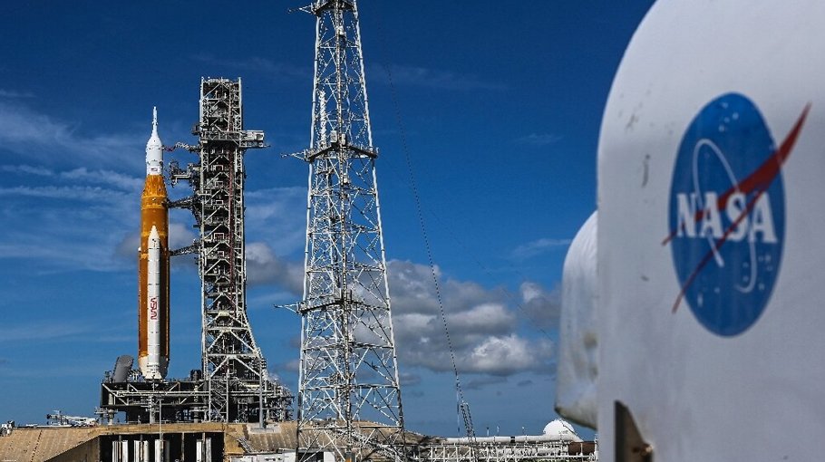 NASA readies for Moon rocket launch attempt