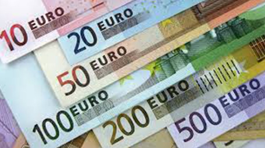 Euro hits 20-year low against dollar