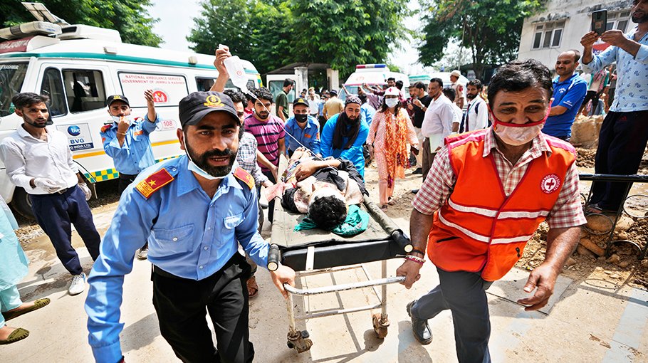 11 dead, 29 injured in bus accident  in Kashmir