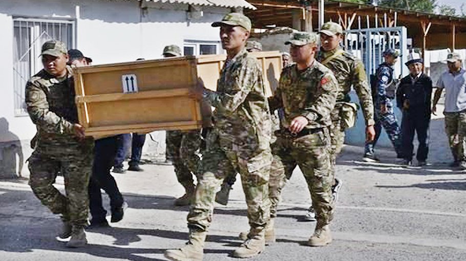 Over 90 die in Tajik-Kyrgyz border clashes