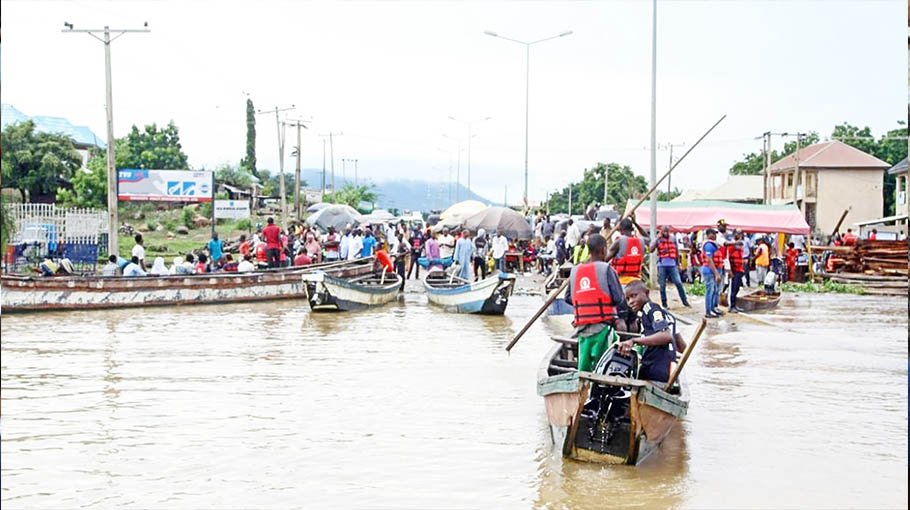 76 people killed  in Nigeria boat  capsize