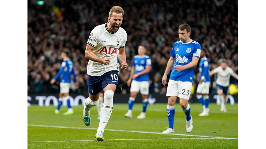 Kane fires Spurs’ PL title push as Leicester held