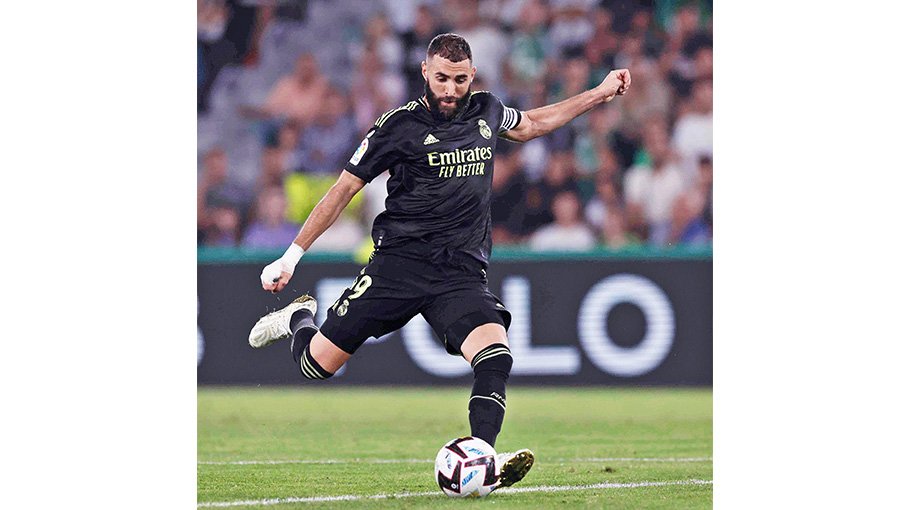 Benzema on target as Madrid crush Elche