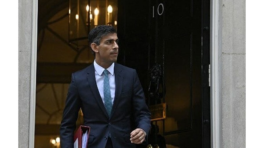 Ultra-rich UK PM to move into Downing Street flat