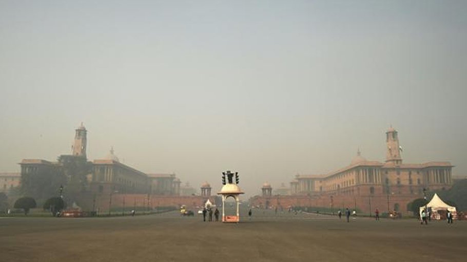 ‘Hazardous’ smog chokes India’s capital