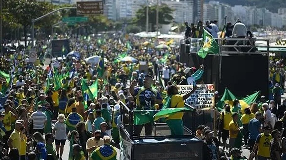 Pro-Bolsonaro protests dwindle as Brazil handover starts
