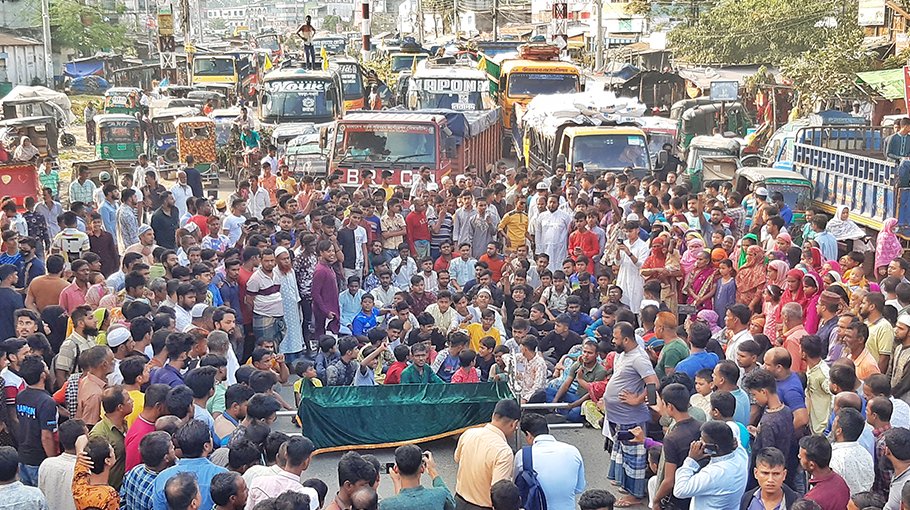 Highway blocked with  student’s body in Bogura