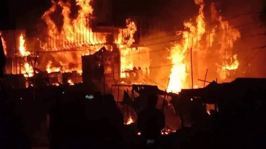 10 shops gutted  in Ctg market