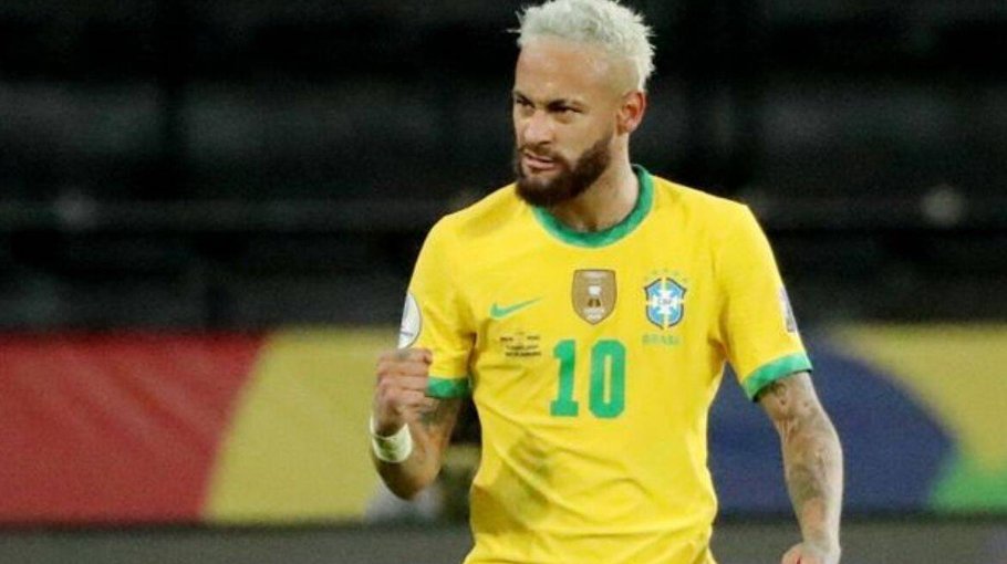 Neymar arrives late for training due to flight delay