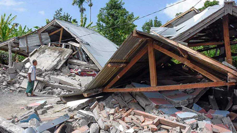 6.9-magnitude quake strikes off western Indonesia