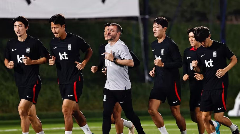 S Korea sweat   on Son ahead   of Opener with Uruguay