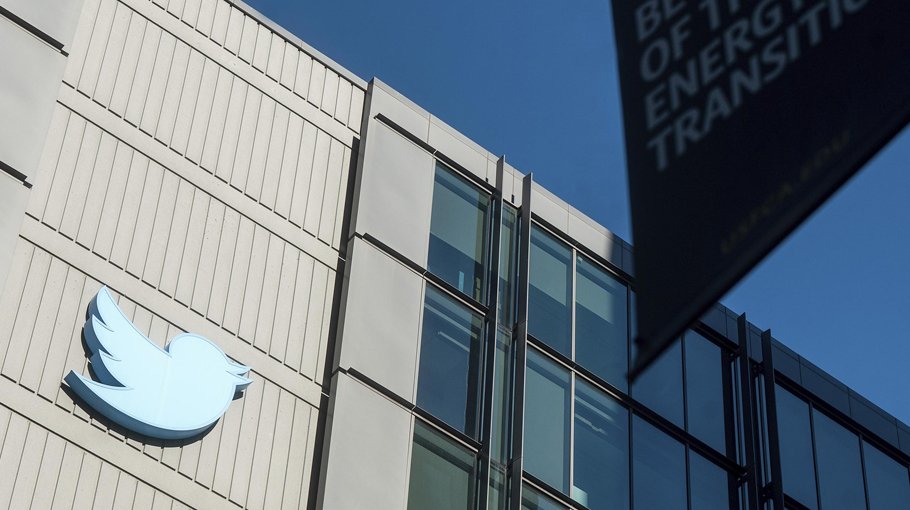 EU warns Musk to beef up Twitter controls ahead of new rules