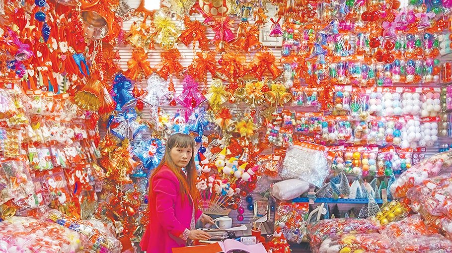 China retail sales plunge in November on Covid woes