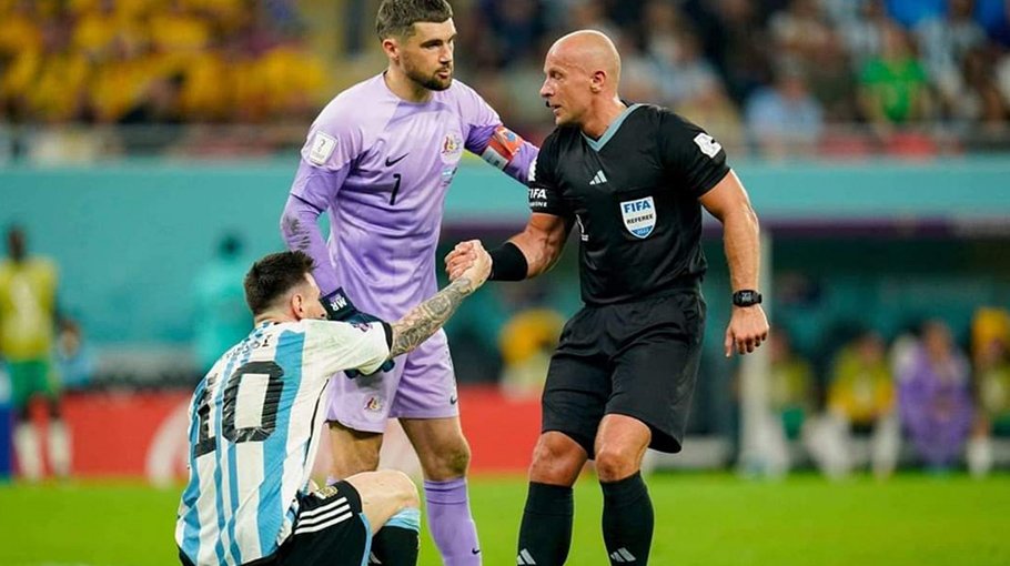 Referee Marciniak all smiles ahead of World Cup final