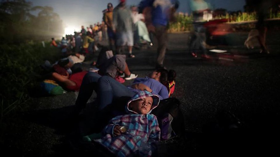 Kindness of strangers keeps migrants warm on US-Mexico border