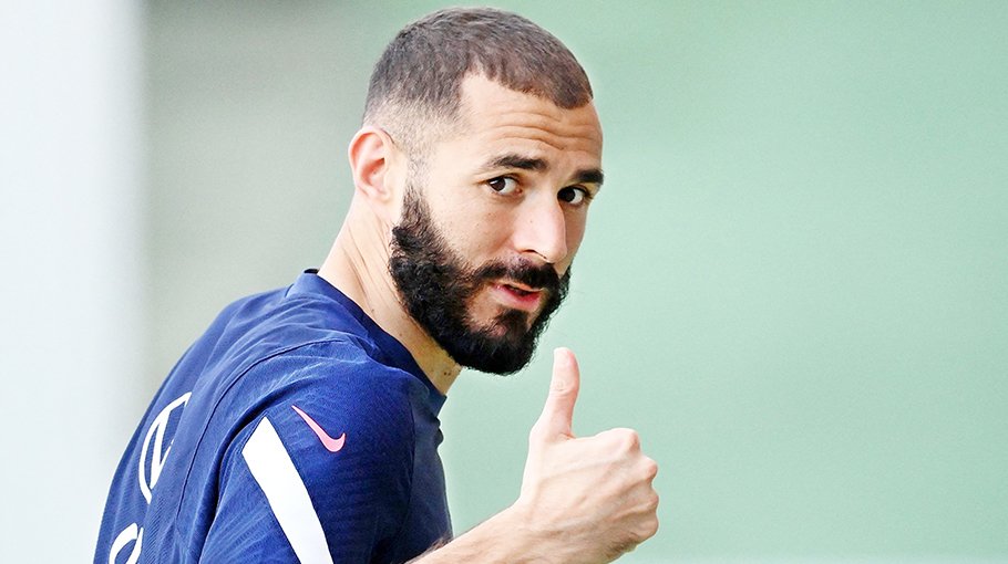 Benzema ends France career 
