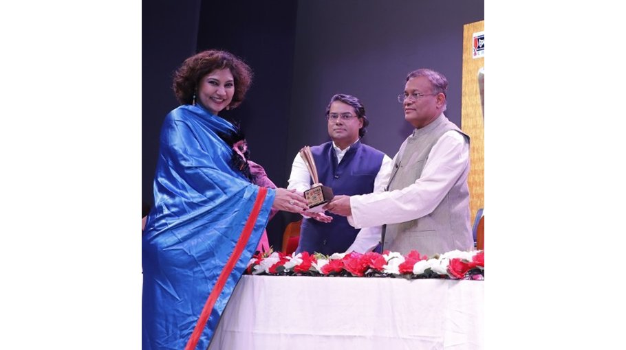 Mehreen honoured with BCRA Best Pop Singer award