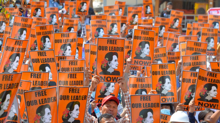 Suu Kyi lawyers set to make final arguments in junta trial