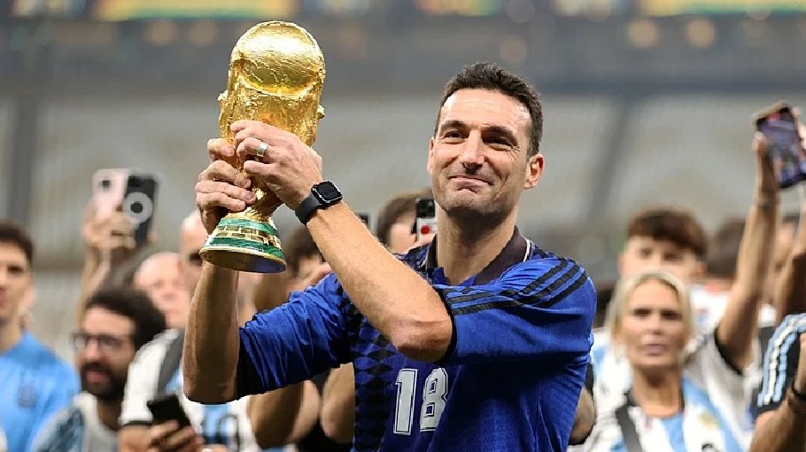 Argentina confident Scaloni will stay with World Cup winners