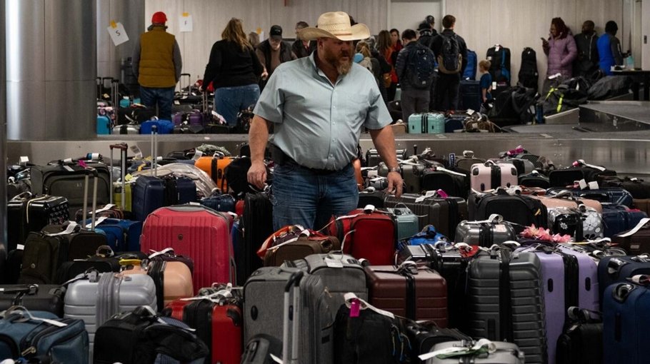 Travel misery grinds on as US digs out from superstorm