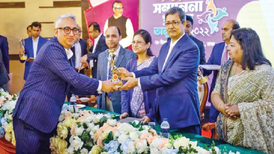 GP wins highest taxpayer award in telecom sector - Bangladesh Post