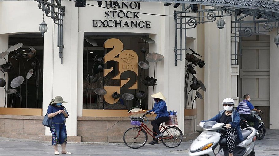Vietnam reports strong economic growth  of 8 percent