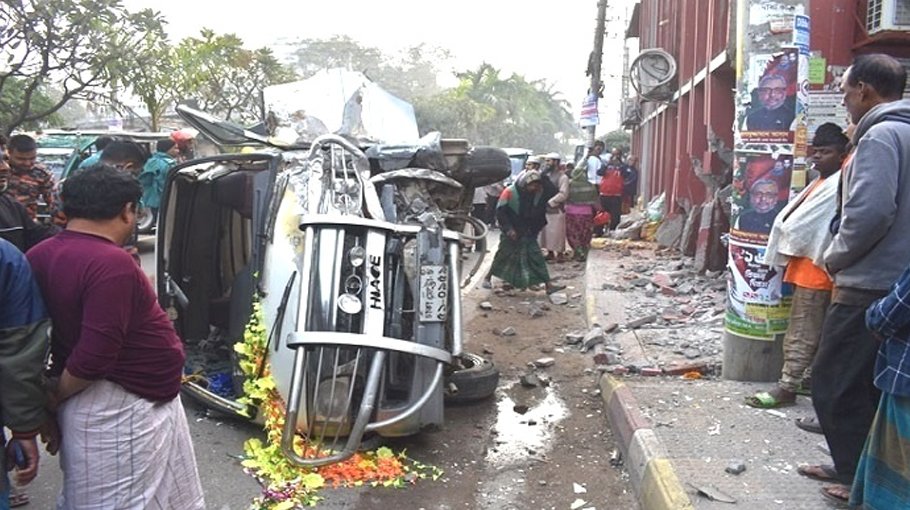 3 killed, 12 hurt in Rajshahi road mishaps