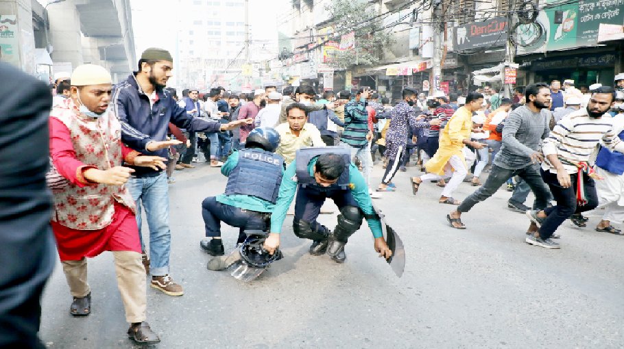 Jamaat-Shibir   men clash with police in capital