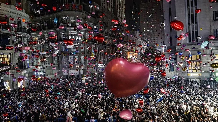 Countries around the world celebrate New Year after Covid lull