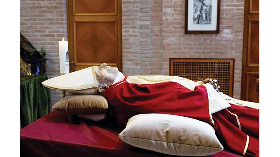 Catholics pay tribute to ex-pope Benedict at lying-in-state