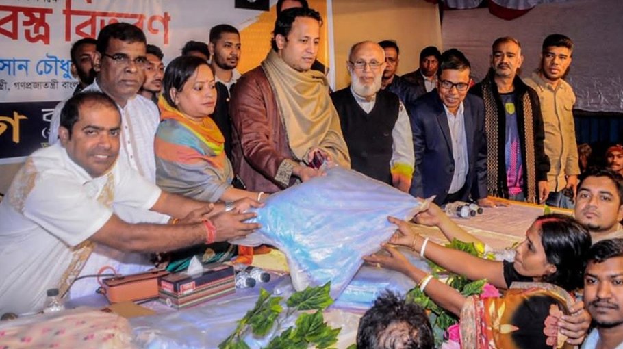 Nawfel distributes warm clothes among the poor