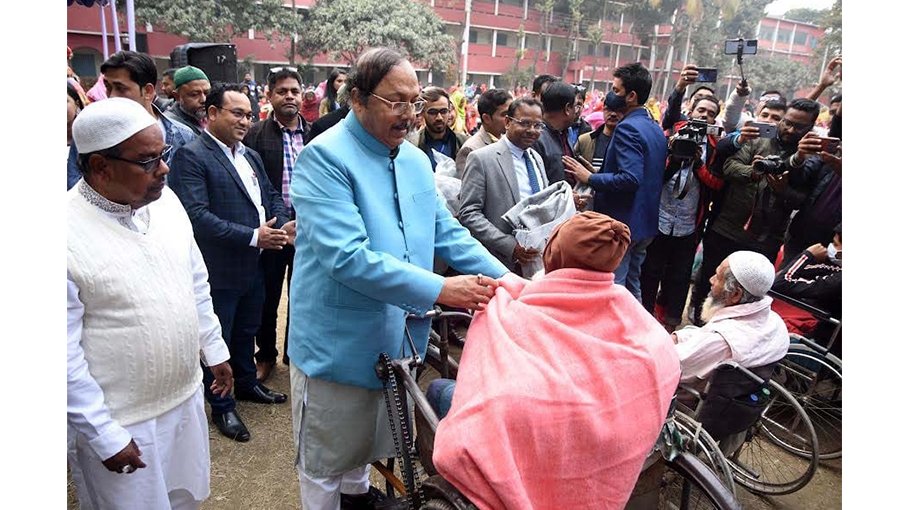 1,500 distressed people get blankets in Rajshahi
