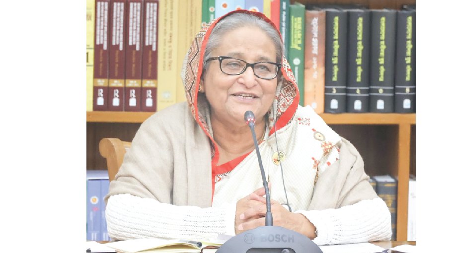PM urges varsities to raise dev funds thru alumni associations