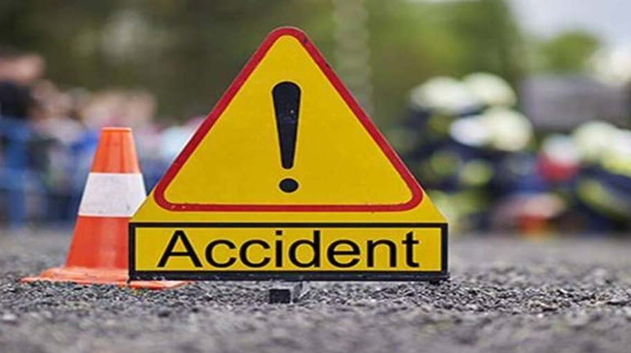 Road accident hurts 26 teachers,  students in Ctg