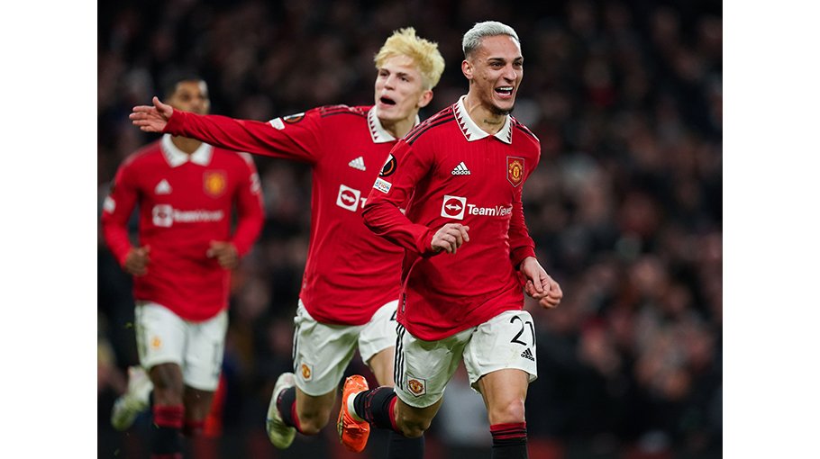 Man United fight back to sink Barca