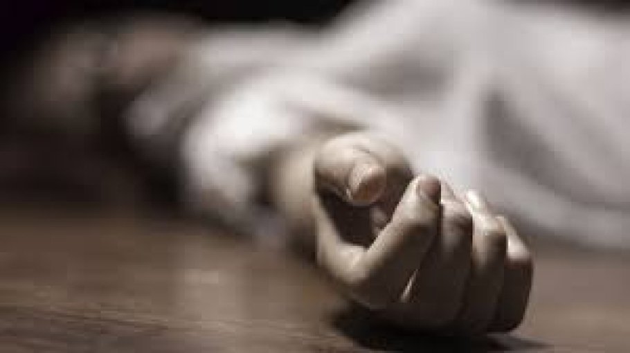 Teen dies in AL infighting,  10 sued