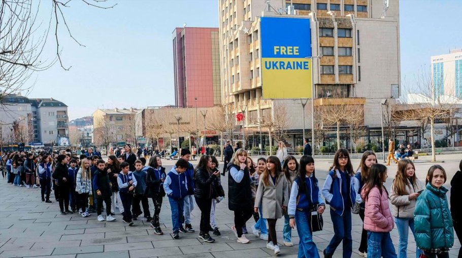 EU official warns Russia trying to thwart Kosovo-Serbia talks