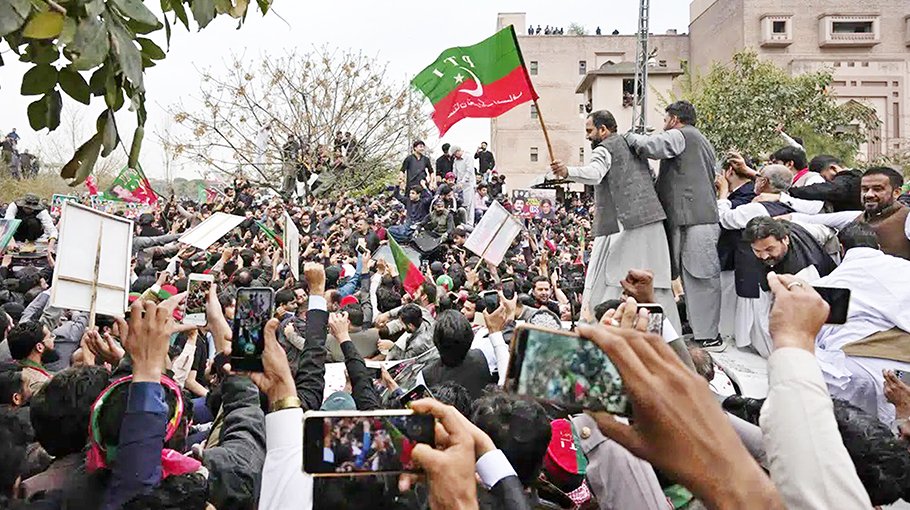 Pakistan bans media broadcasts of ex-PM Imran Khan speeches