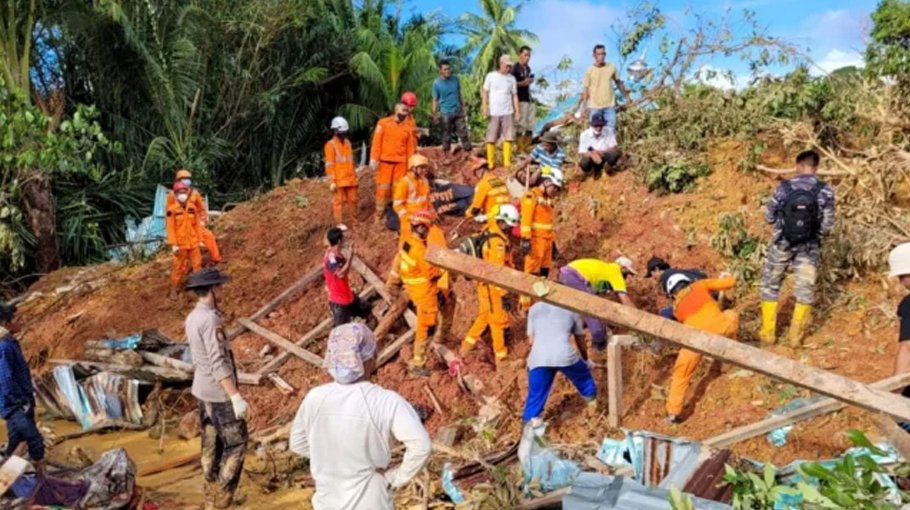 Indonesia landslide death toll rises to 30