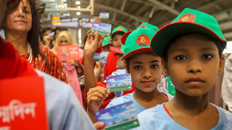 Poor Children Travel By Metro-rail On Bangabandhu’s Birthday ...