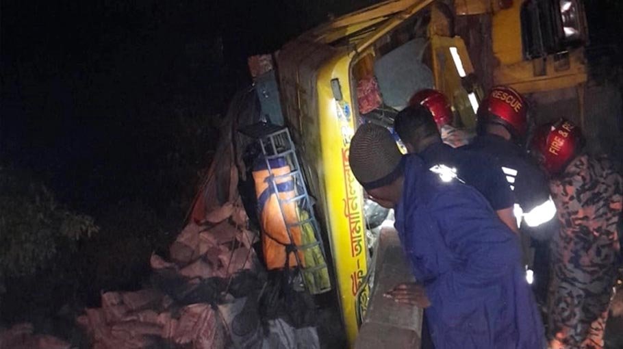 Driver, helper killed as truck overturns in Cox's Bazar