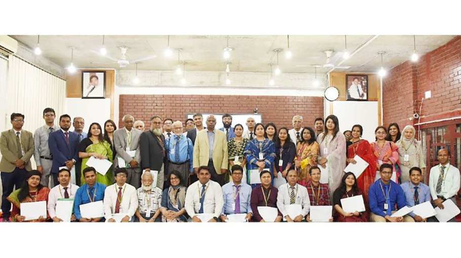 IUBAT holds research  reward 2023