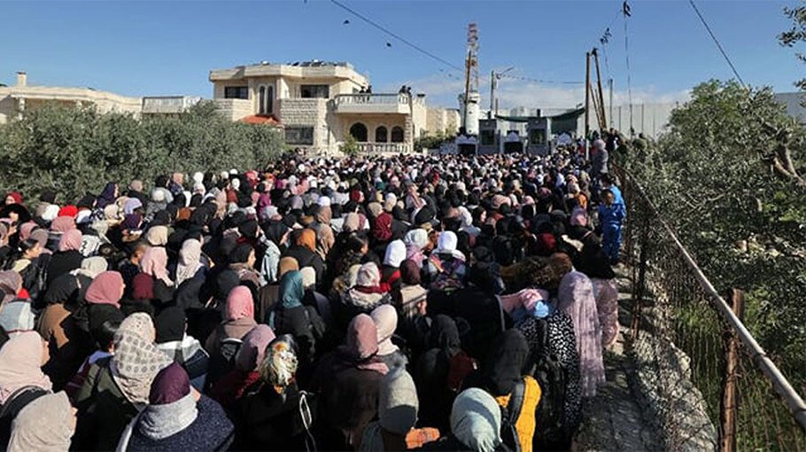 Huge crowds in Jerusalem for second Friday of Ramadan