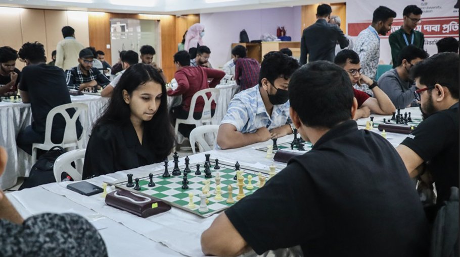 Kazi Zarin Tasnim wins Intra-IUB Chess  Tournament