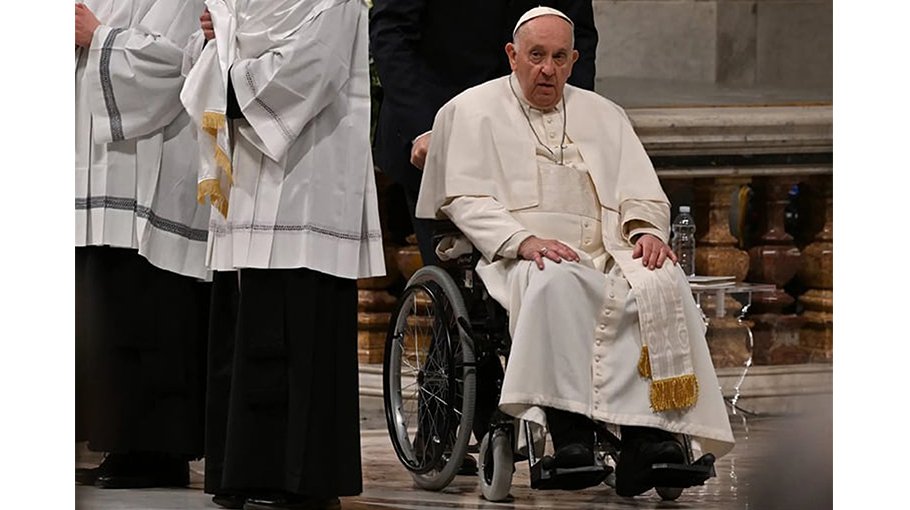 Pope, back from illness, expected for Easter Mass