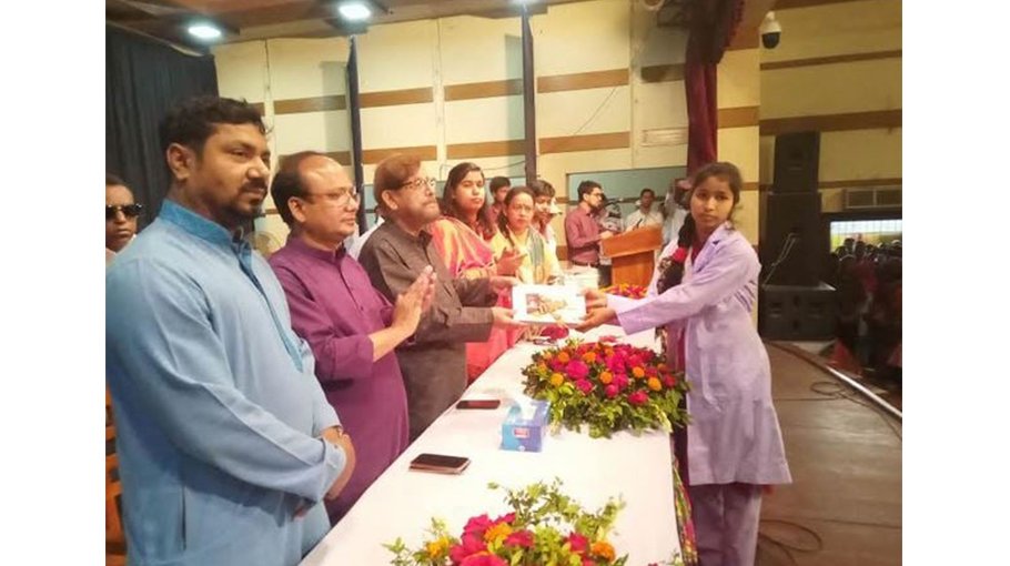 390 students get Tabs in Nilphamari