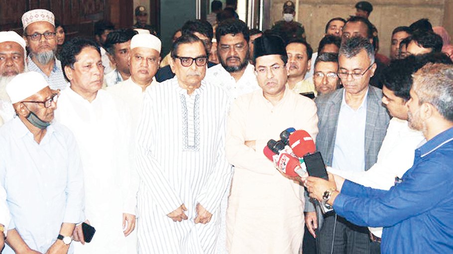 Bangabazar traders can run makeshift shops from Wednesday: Mayor Taposh
