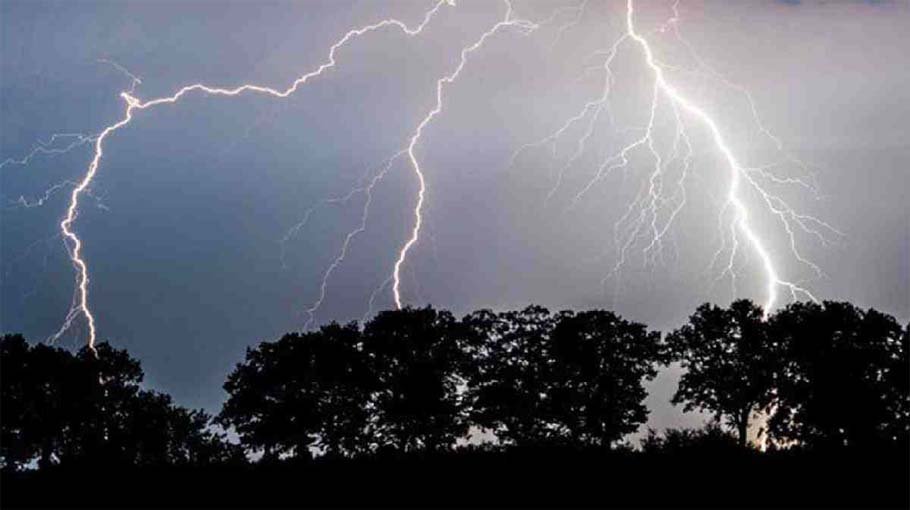 Lightning kills 8 in six districts   